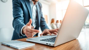 카드 한도 현금화에 대한 조언을 제공하는 전문가의 모습