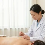 Healing session at 영통한의원 showcasing acupuncture treatment in a calming clinic.